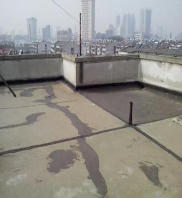 张家界市漏水维修 楼顶漏水是什么原因，楼顶漏水维修方法是什么?